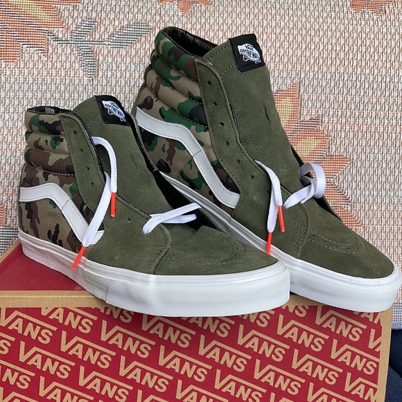 Vans Men’s Sk8-Hi
Camo Olive/White
VN0005U933
Sneakers - Picture 5 of 16